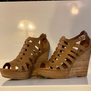 Steve Madden Brown Leather Wedge - Size 6
